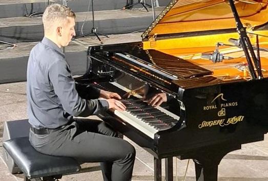 CONCIERTO DE LA ORQUESTA DE CÁMARA DEL CSM DE MÁLAGA CON EL PIANISTA JOSÉ CARLOS FERNÁNDEZ ARAGÜEZ